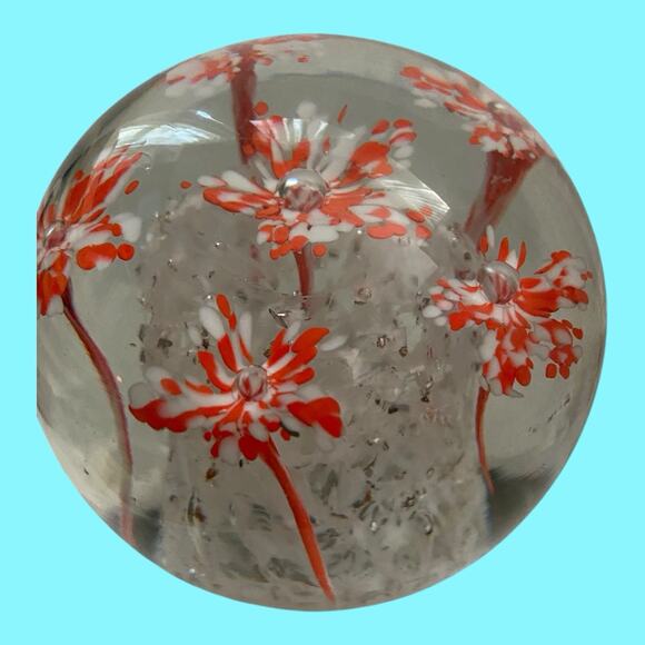 Vintage Round Handblown Art Glass Paperweight Six Stemmed Red & White Flowers - Picture 5 of 14